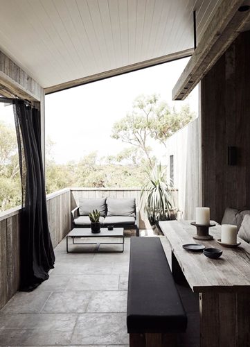 Outdoor dining and sitting area at The Lodge, Byron Beach Abodes