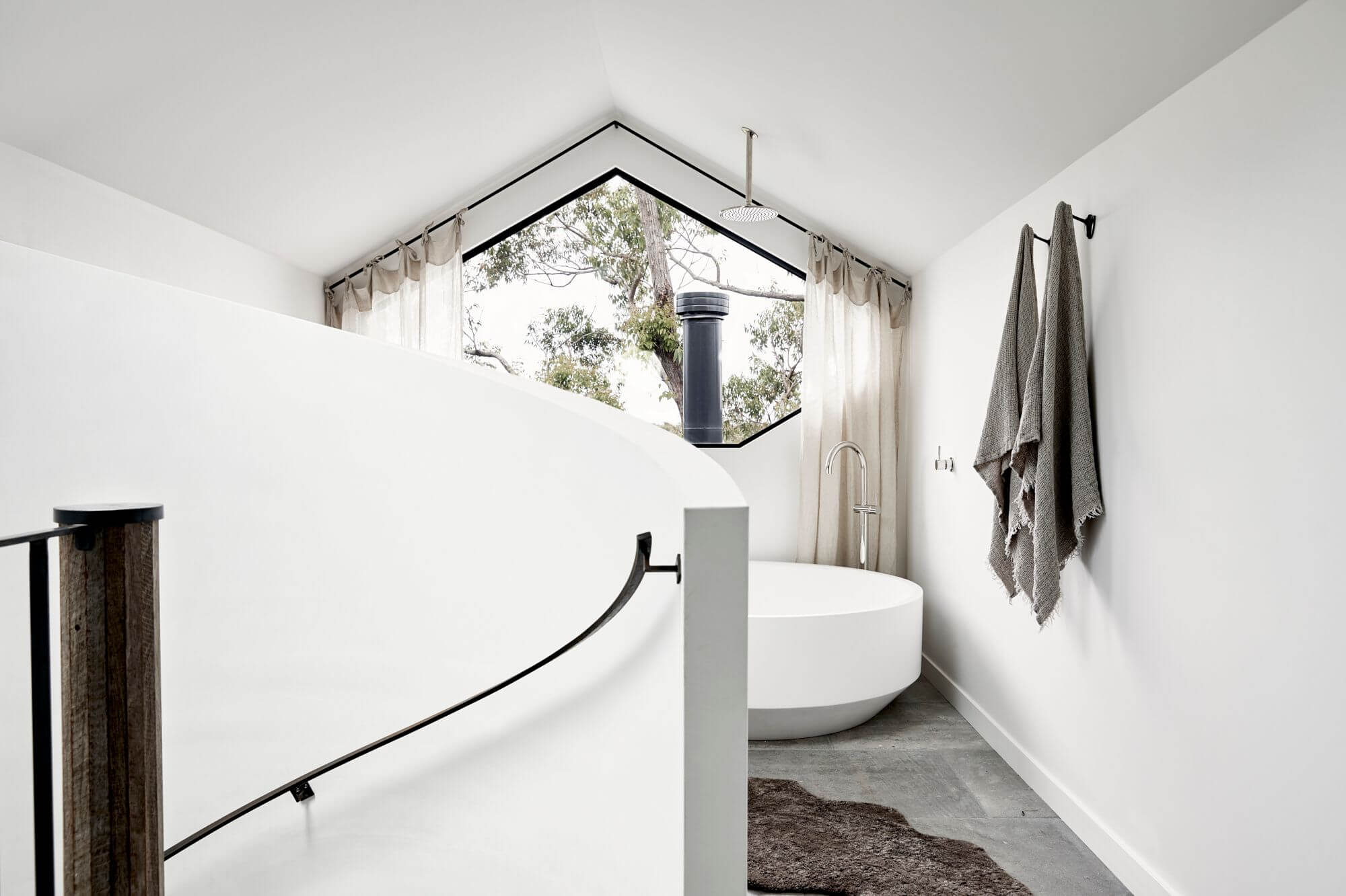 Master ensuite at The Cabin, Byron Beach Abodes